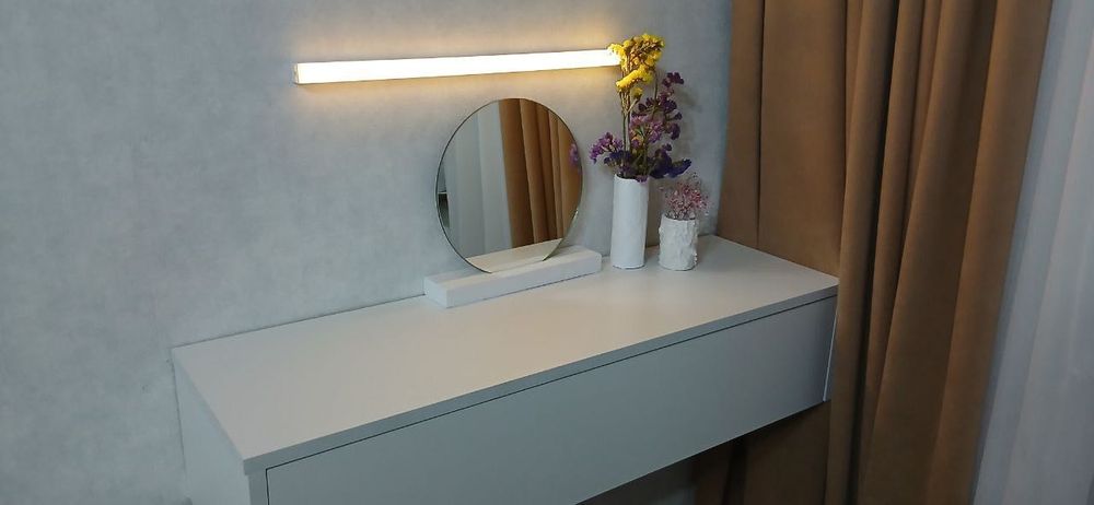 Зеркало с подставкой ручной работы