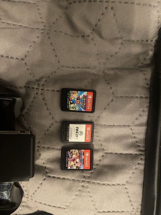 Vând nintendo switch V2