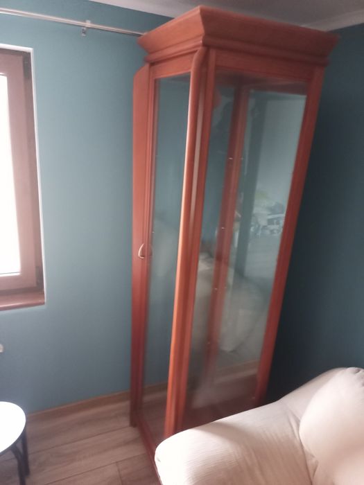 Продавам Витрина от масив.