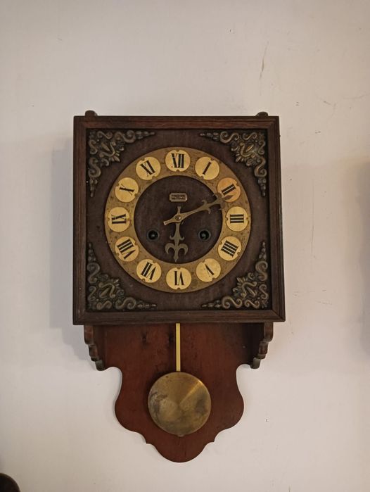 Ceas cu pendul vechi