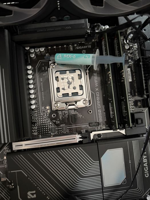 Componente PC : Ryzen 9-9950X3D - noi