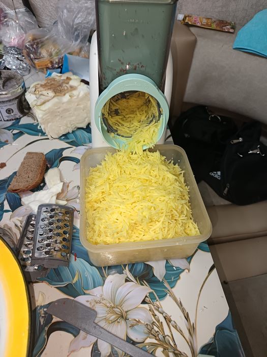 Продам электрич. овощерезку 6 в 1