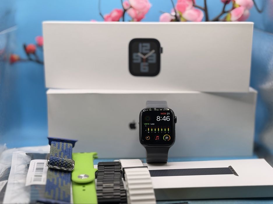 Смарт часовник Apple Watch SE 2nd Gen GPS + Cellular 44mm, Midnight Aluminum + каишки