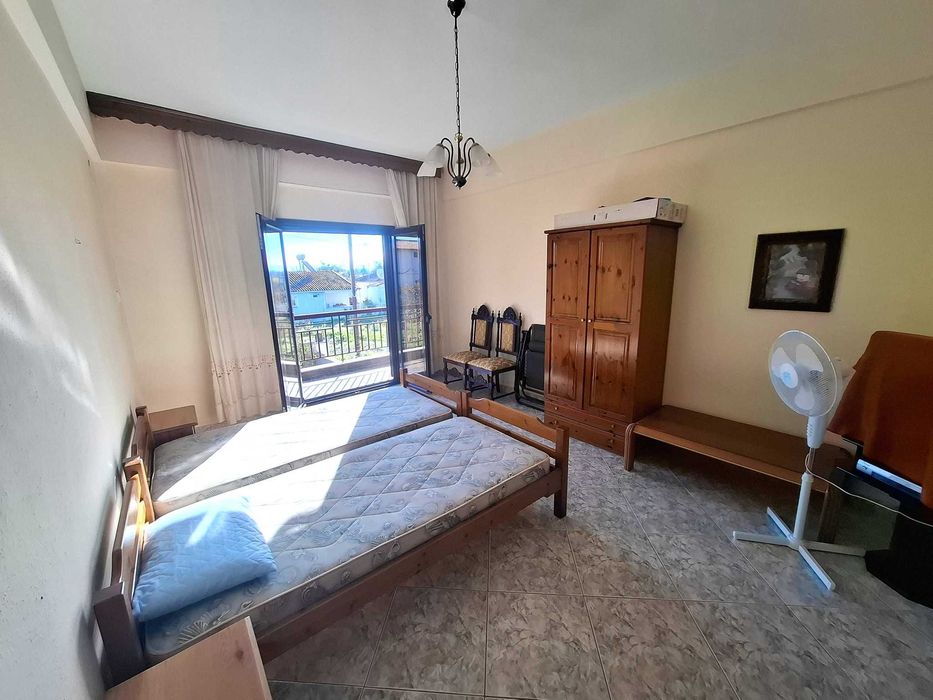 Продава триетажна къща 250 м2 и двор 400 м2 в Аспровалта, Гърция