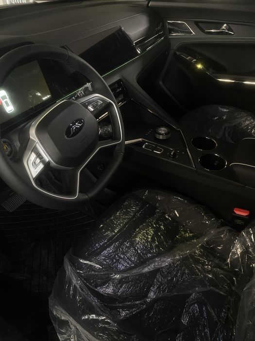 JAC JS8 крассовер