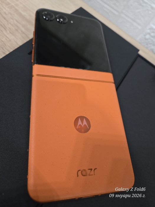 Motorola Razr 50  8/256gb чисто нов!