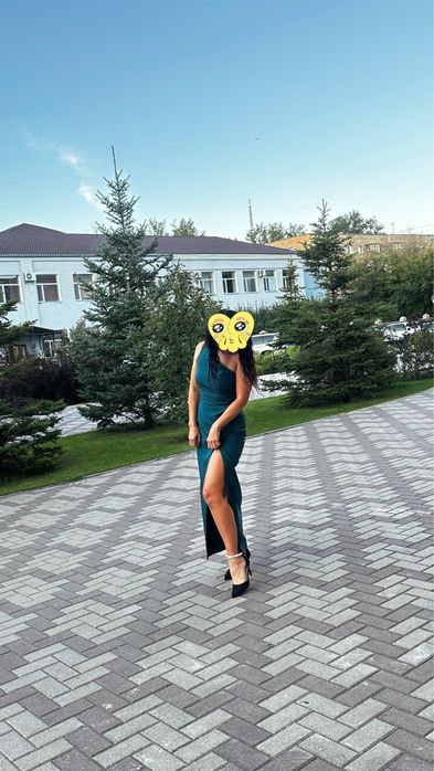 Платье вечернее темно-зеленое