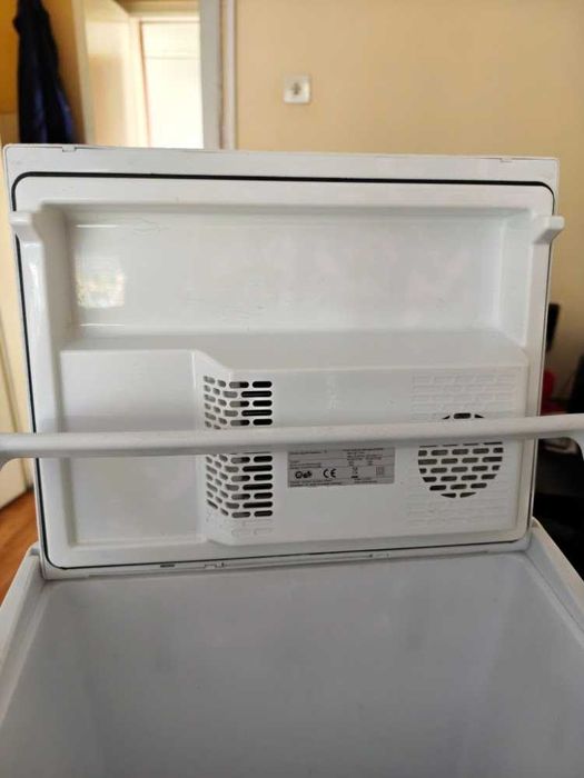 Електрическа хладилна чанта Mobicool MV30 AC/DC (12V / 230V) – 29L