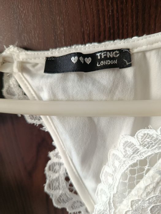 Изящна бяла рокля с дантела и отворен гръб – Сватбена / Бохо стил