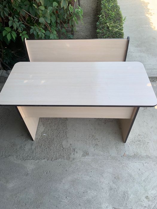 Школьные парты от 0 до 2 класса  со скамеечками  .