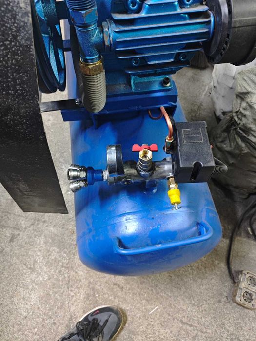 компрессор поршневой 0.9 куба в минуту