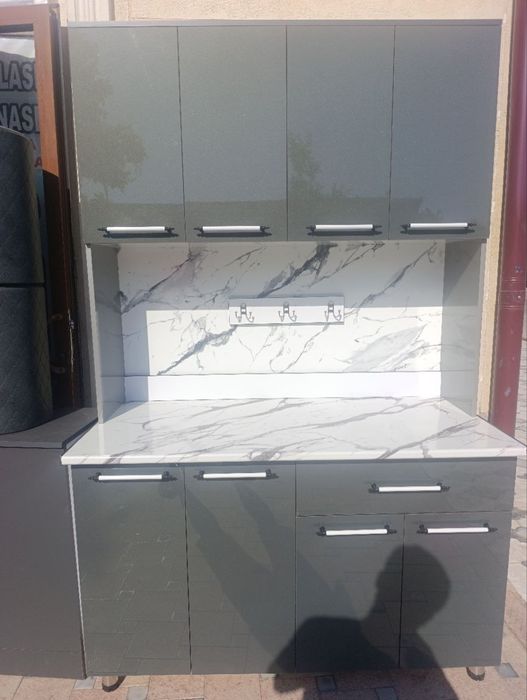 Kuxni mebel sotiladi  ustanofka bepul