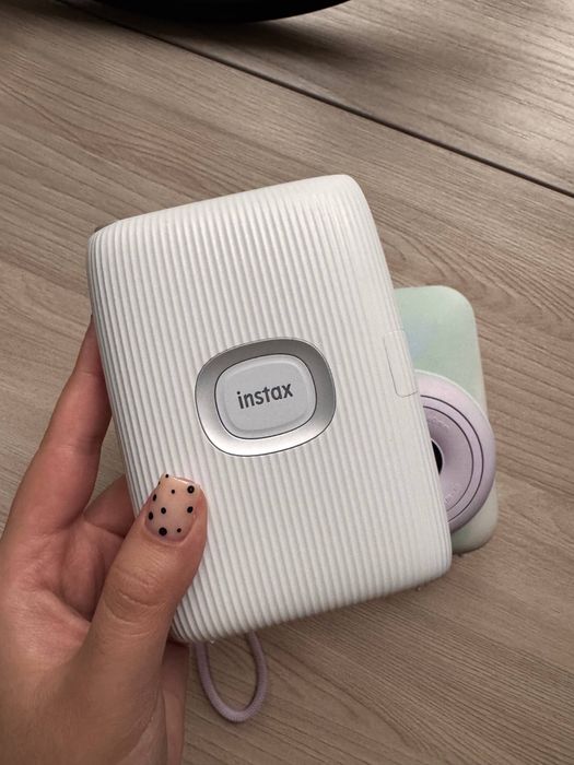 Продается Instax mini 12