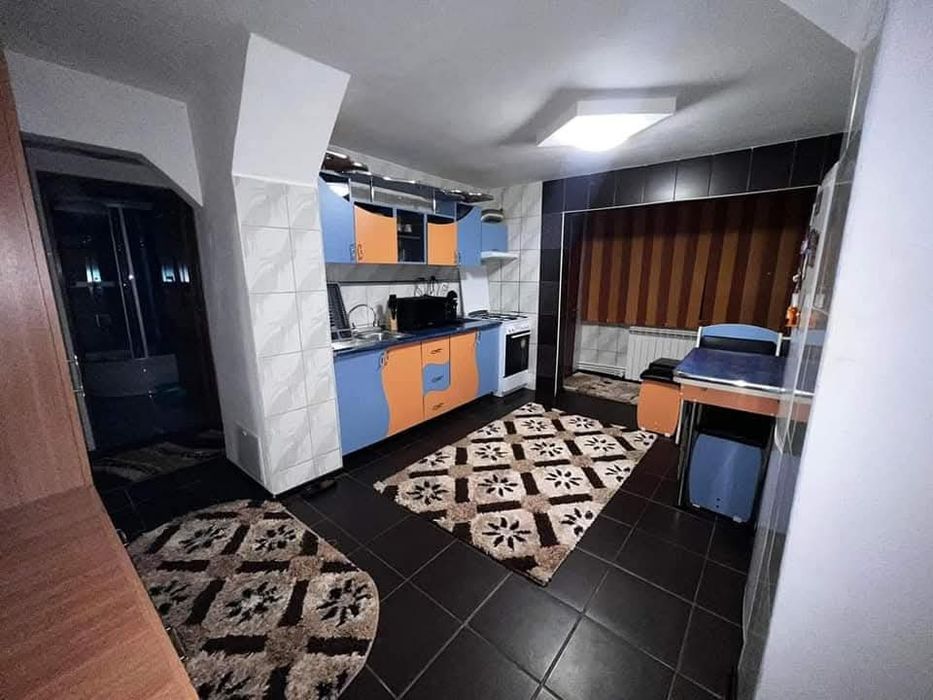 Vând apartament 2 camere+ teren in spatele blocului