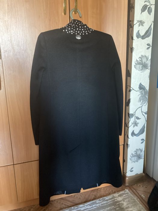 Осеннее пальто с камнями