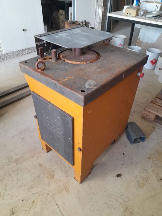 Masina de fasonat fier beton