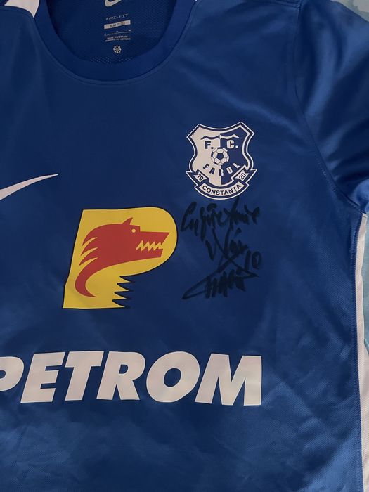 Vand tricou de fotbal semnat de Hagi