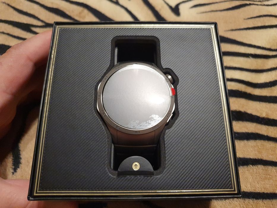 Смарт часовник GT4