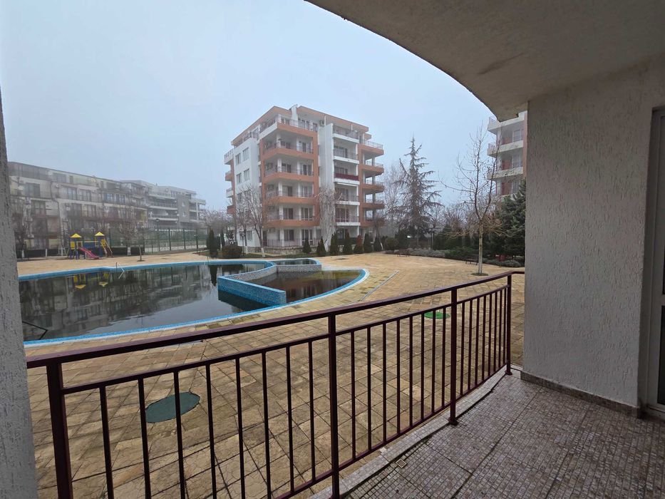 Двустаен апартамент на първа линия море в Равда