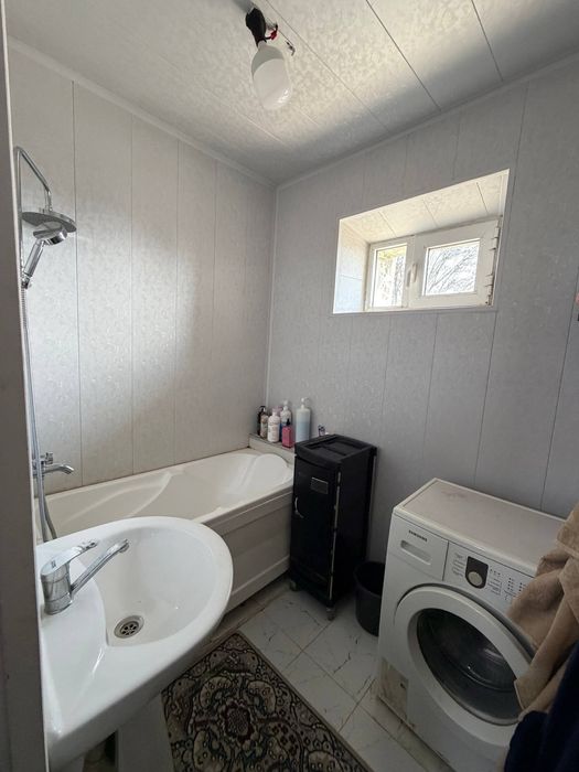 Продается 4 комнатная квартира. Чирчик. Троицк