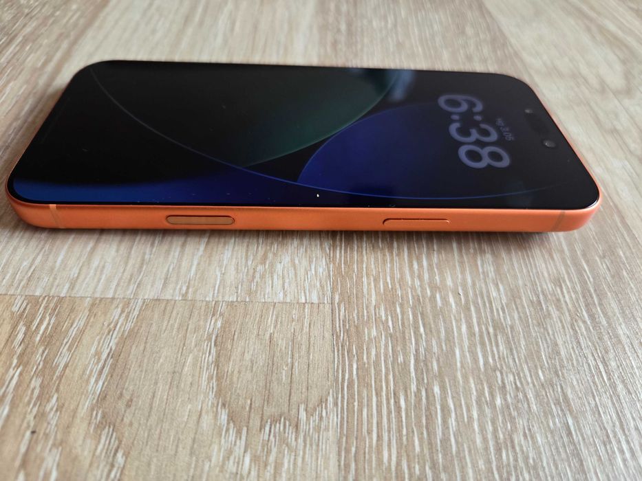 Продавам iPhone 17 Pro Max в уникалния и изключително атрактивен цвят Cosmic Orange. Телефонът е в безупречно състояние, неразличим от нов!