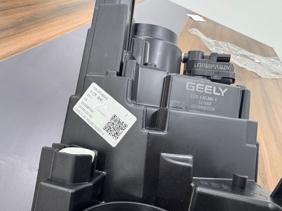 Geely Coolray фара правая