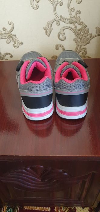 кроссовка бренда Slanzer продаются