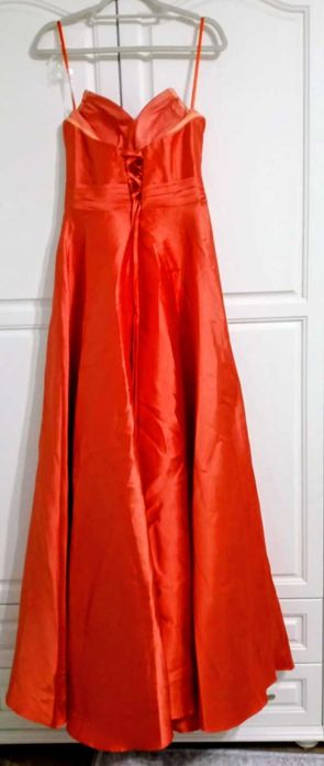 Бална рокля S нова