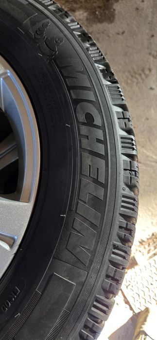 VW T5 Джанти със зимни гуми  215/65/16C 6,5J ЕТ40 5×120