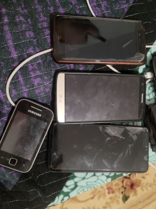 Б/у телефоны 4 штуки