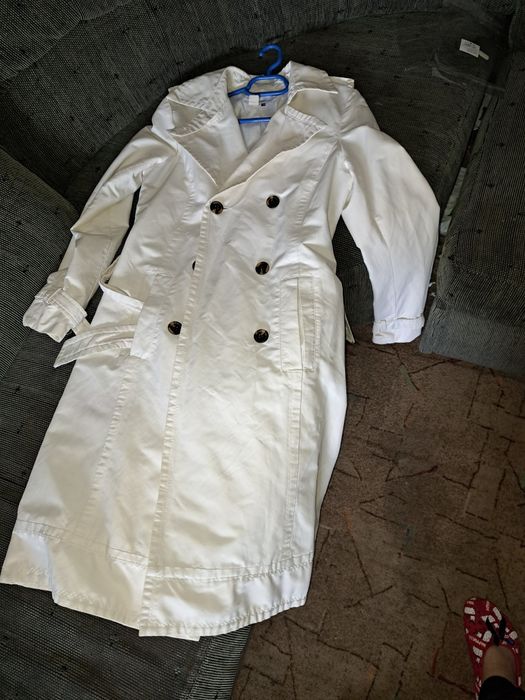 Pardesiu/palton Zara Basic alb cu cordon in talie