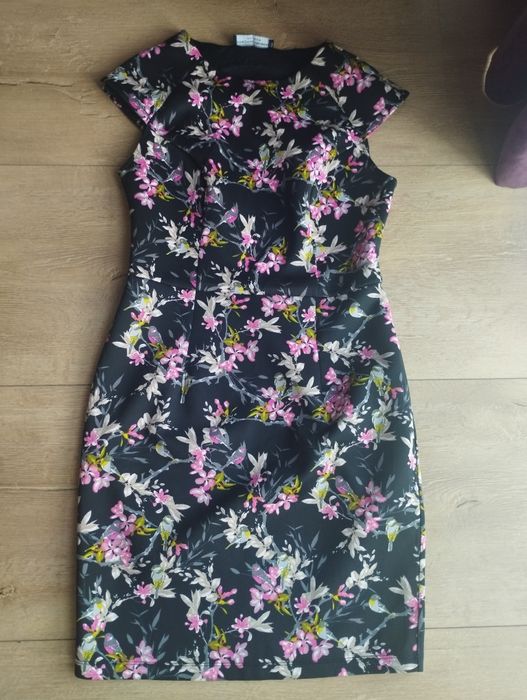 Рокля на цветя, рокля в син цвят и рокля- черна дантела.