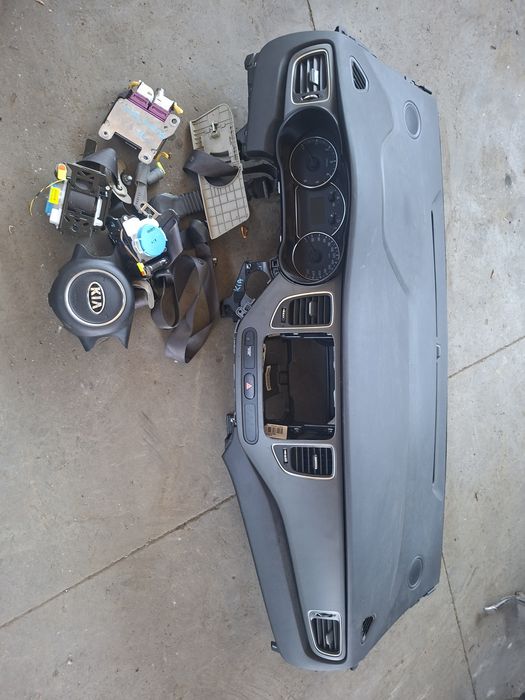 Plansa bord cu airbaguri kia carens 2014