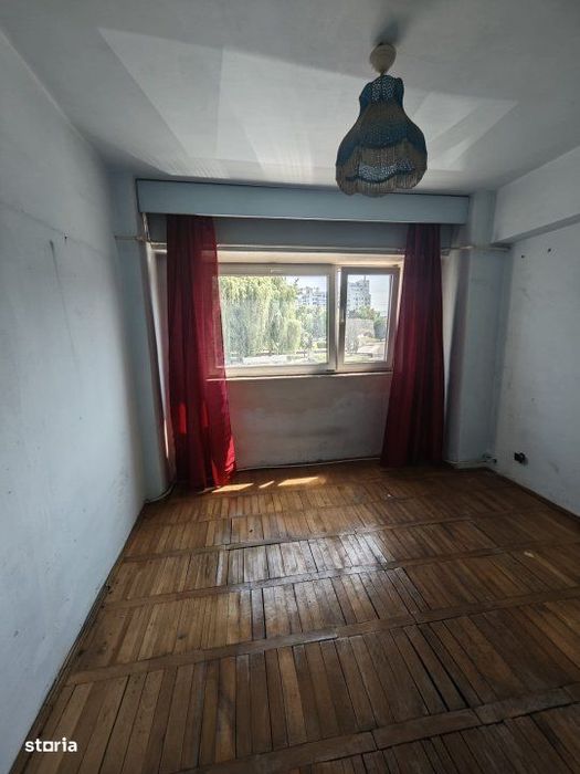 Apartament de vanzare, cu 3 camere spatios, etaj 1, zona Parcul Mara — fotografia 3
