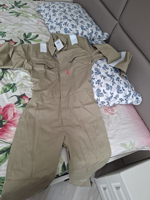 Продам рабочие брюки , куртку, спец обувь, комбинезон