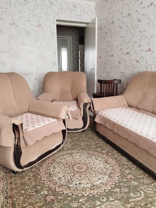 Отдам безвозмездно! Диван и кресла.