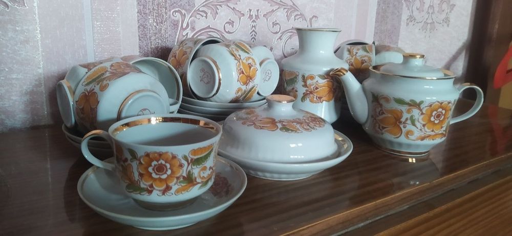 Чайный сервиз. Чайник салатницы