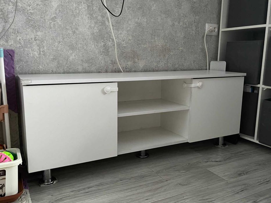 Продается тумба под телевизор