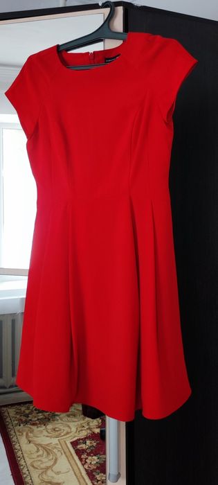 Продам платья нарядные бу