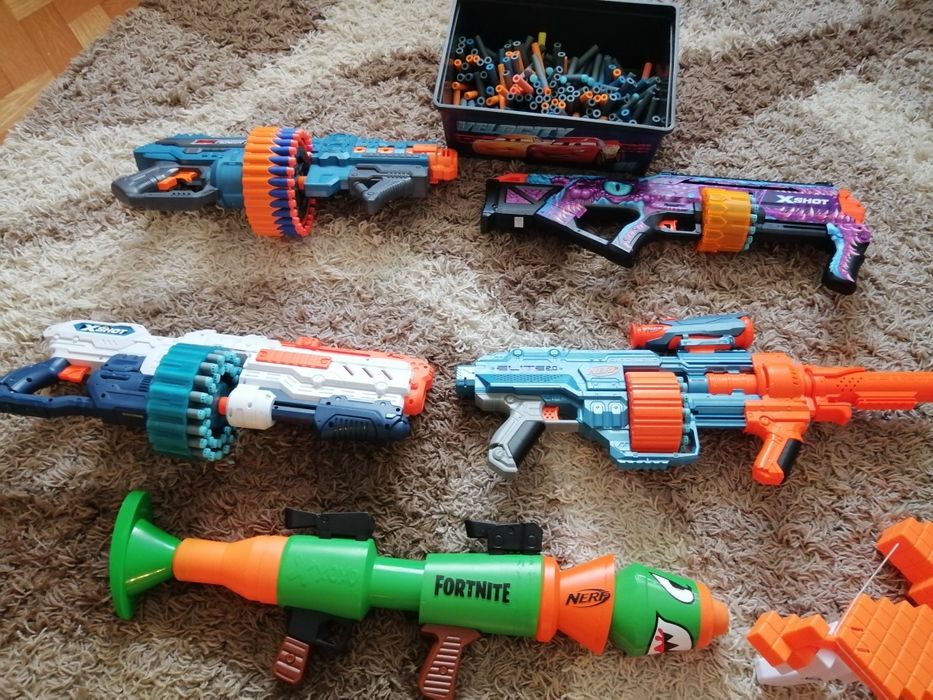 Vînd mitraliere NERF