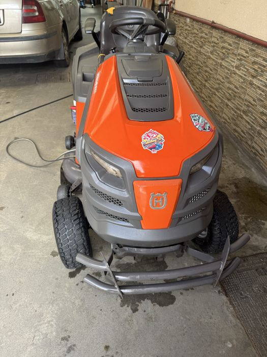 Husqvarna TC342t tractoras tuns iarba