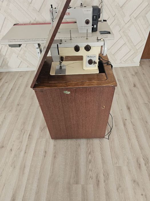 Швейная машина Чайка 143