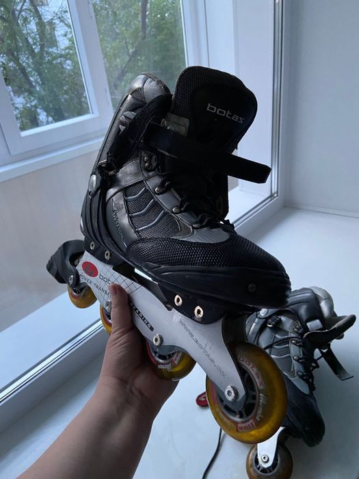 Взрослые роликовые коньки