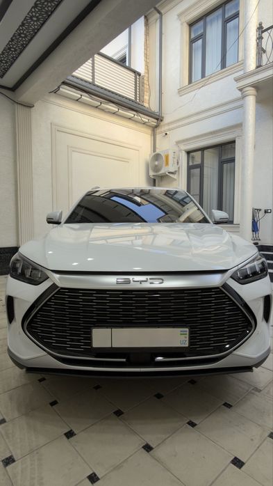 BYD Song Plus DM-i AWD 2024 год Белый жемчуг