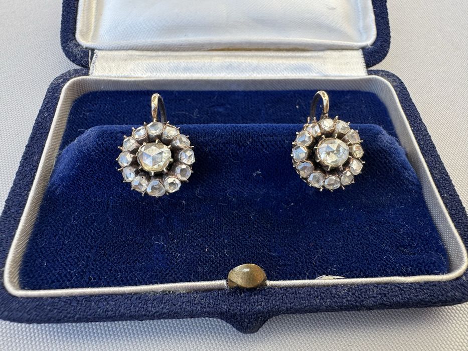 Cercei din aur si diamante rose