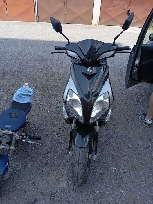 Продавам скутер Chinchi 125 куб.дм.