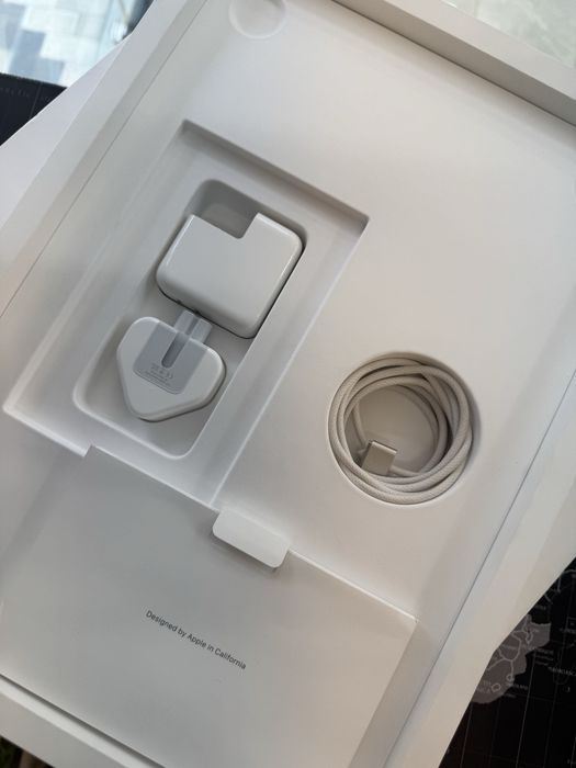 Apple - Macbook Air