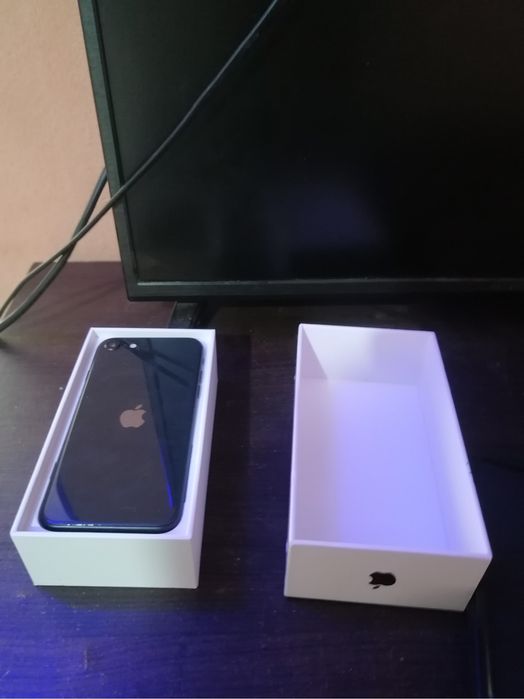 Iphone se 2020  baterie 100%