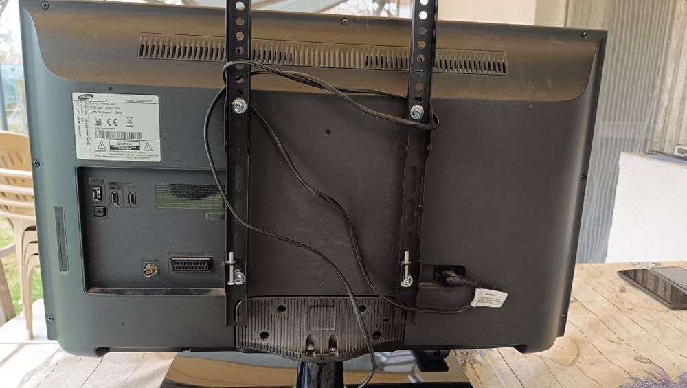 Телевизор samsung LCD 32 инча