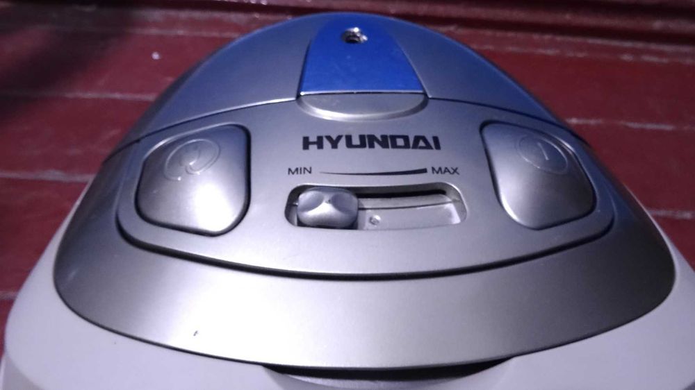пылесос Hyundai с мешком в отличном состоянии
